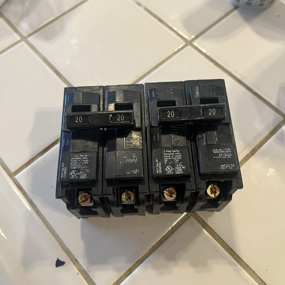Siemens Q220 20 Amp Double-Pole Type QP Circuit Breaker Lot Of 2